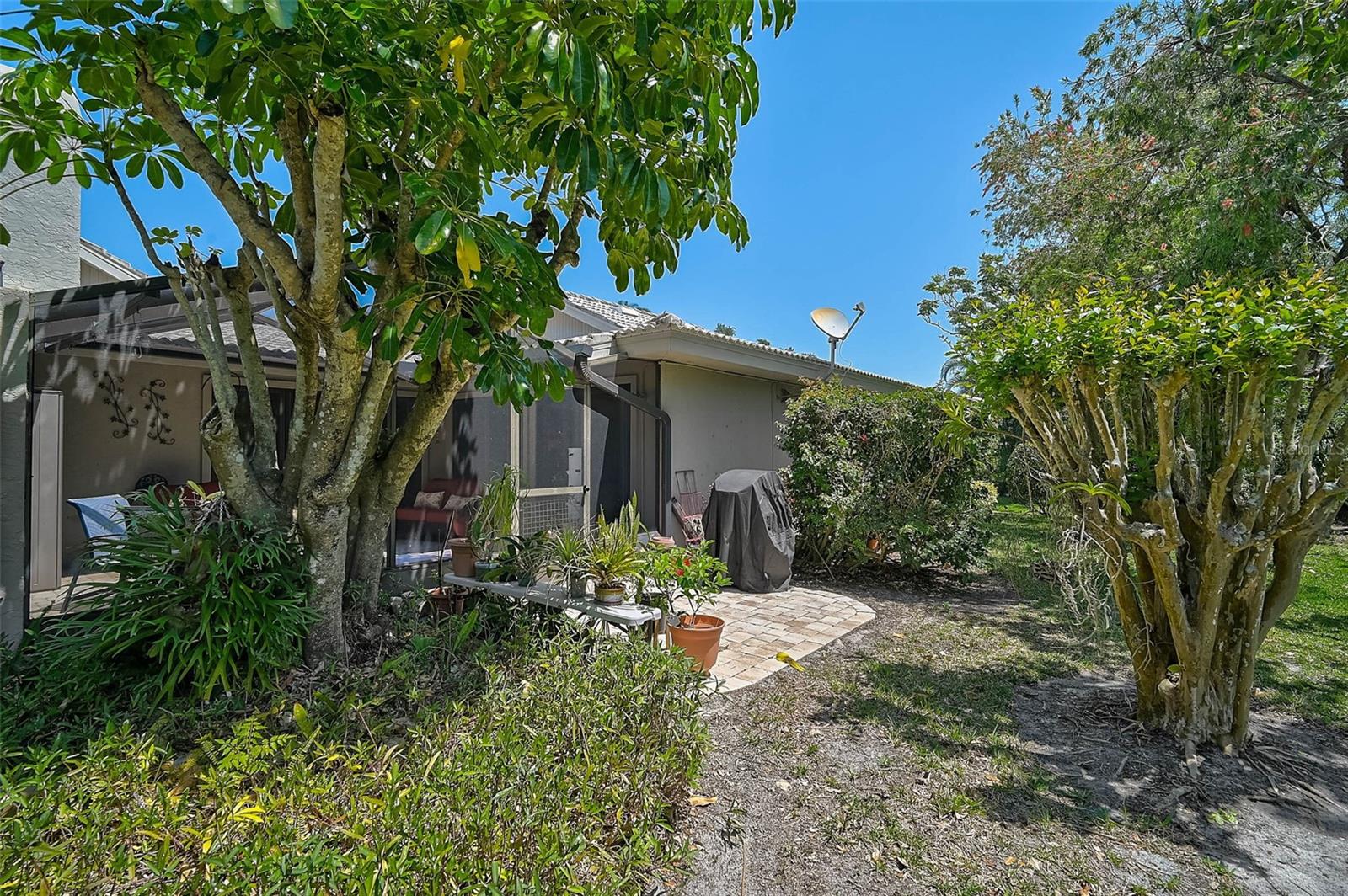 Image 42 of 61 For 3890 Wilshire Circle 27