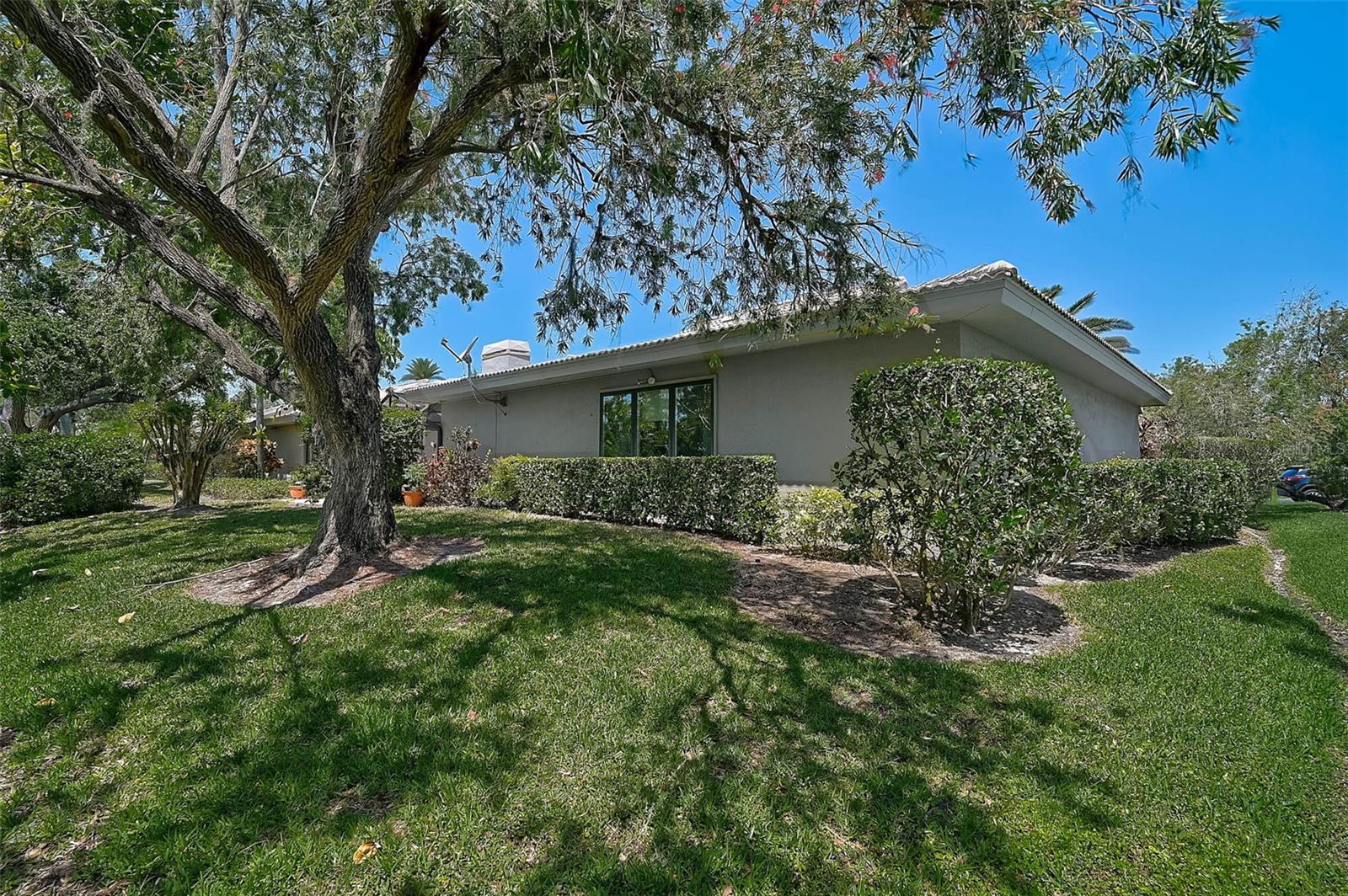 Image 43 of 61 For 3890 Wilshire Circle 27