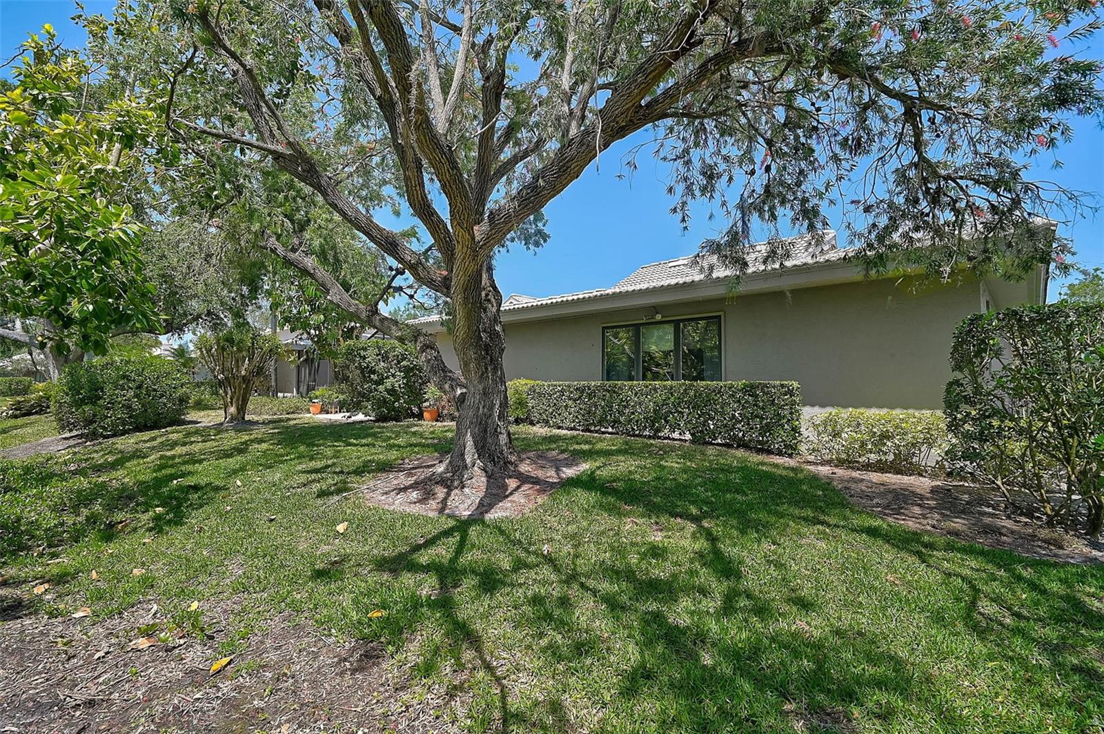 Image 44 of 61 For 3890 Wilshire Circle 27