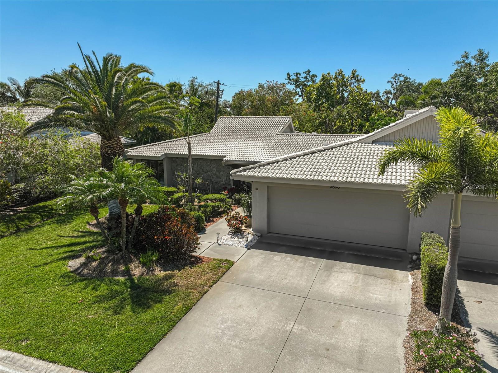 Image 54 of 61 For 3890 Wilshire Circle 27