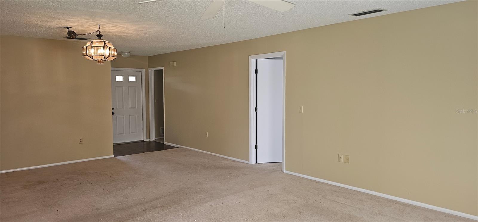 Image 5 of 26 For 4297 Oakhurst Circle E 3051