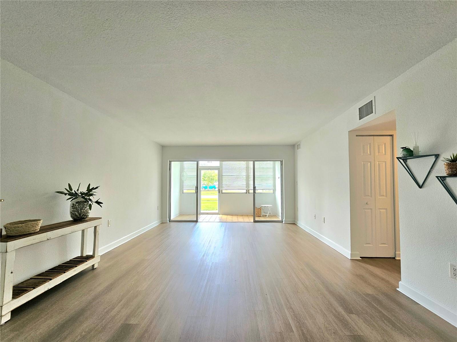 Image 3 of 23 For 21267 Gertrude Avenue 114