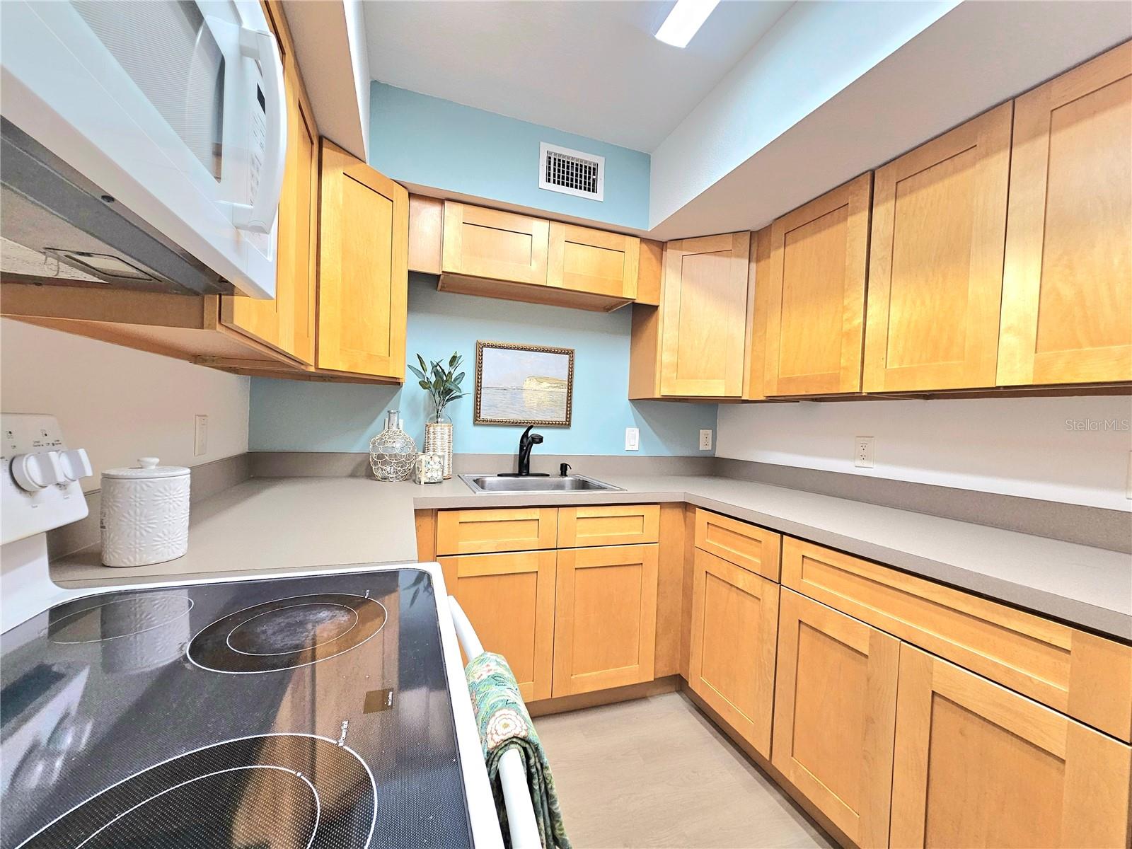 Image 6 of 23 For 21267 Gertrude Avenue 114