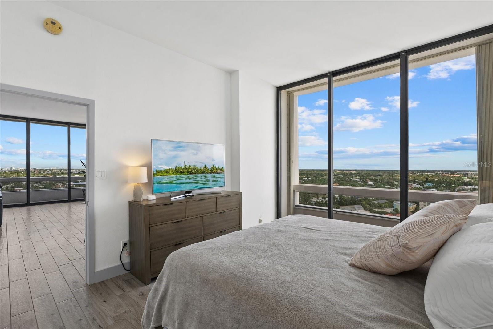 Image 19 of 34 For 5400 Ocean Boulevard 17-04