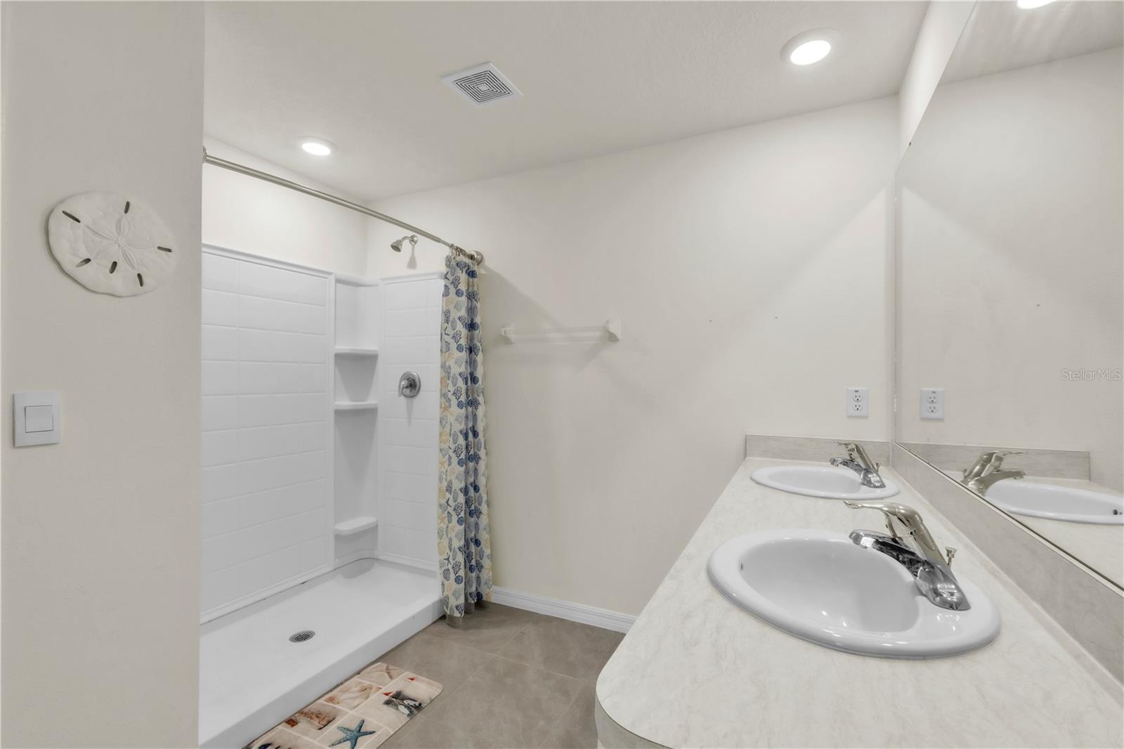 Image 13 of 24 For 7518 Rosewood Garden Loop
