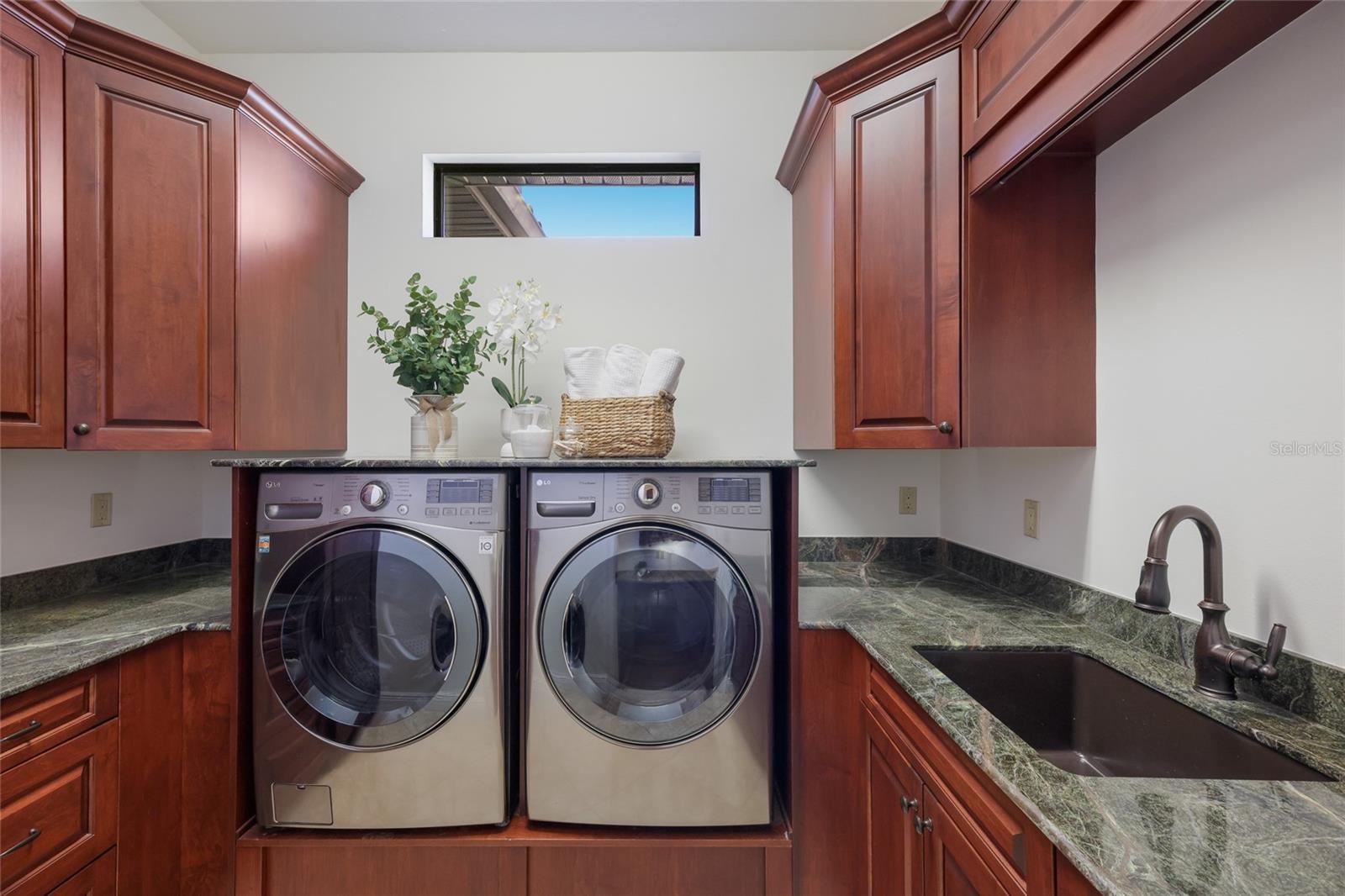 Listing photo id 33 for 14909 Secret Harbor Place