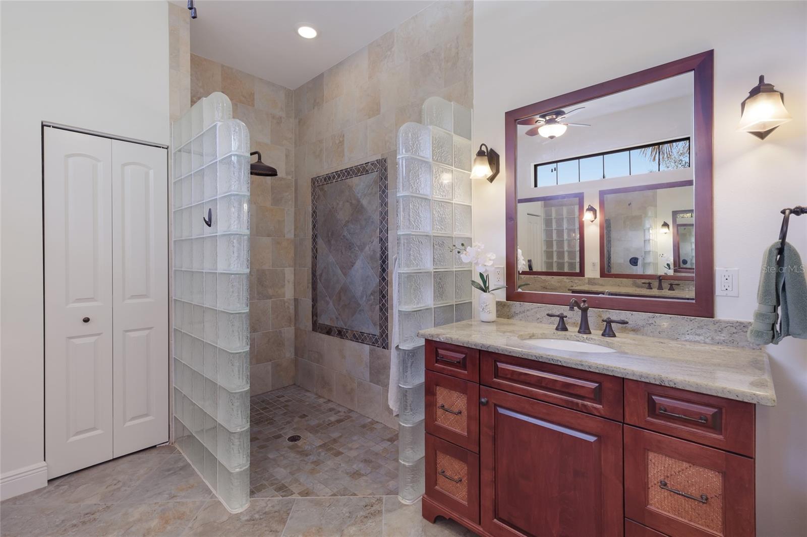 Listing photo id 40 for 14909 Secret Harbor Place