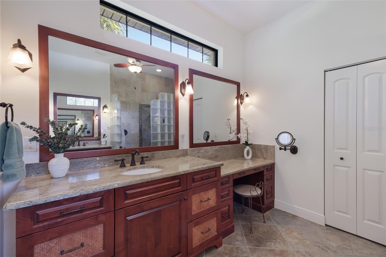 Listing photo id 41 for 14909 Secret Harbor Place