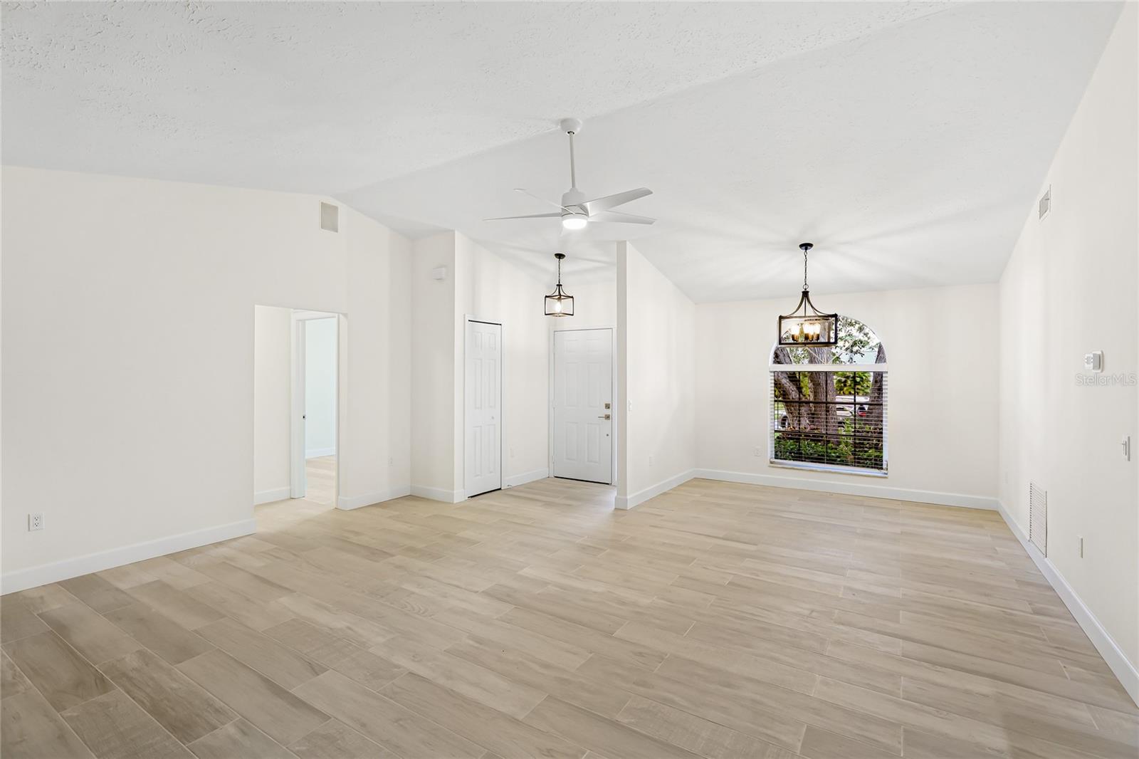 Image 5 of 36 For 2202 Cork Oak Street