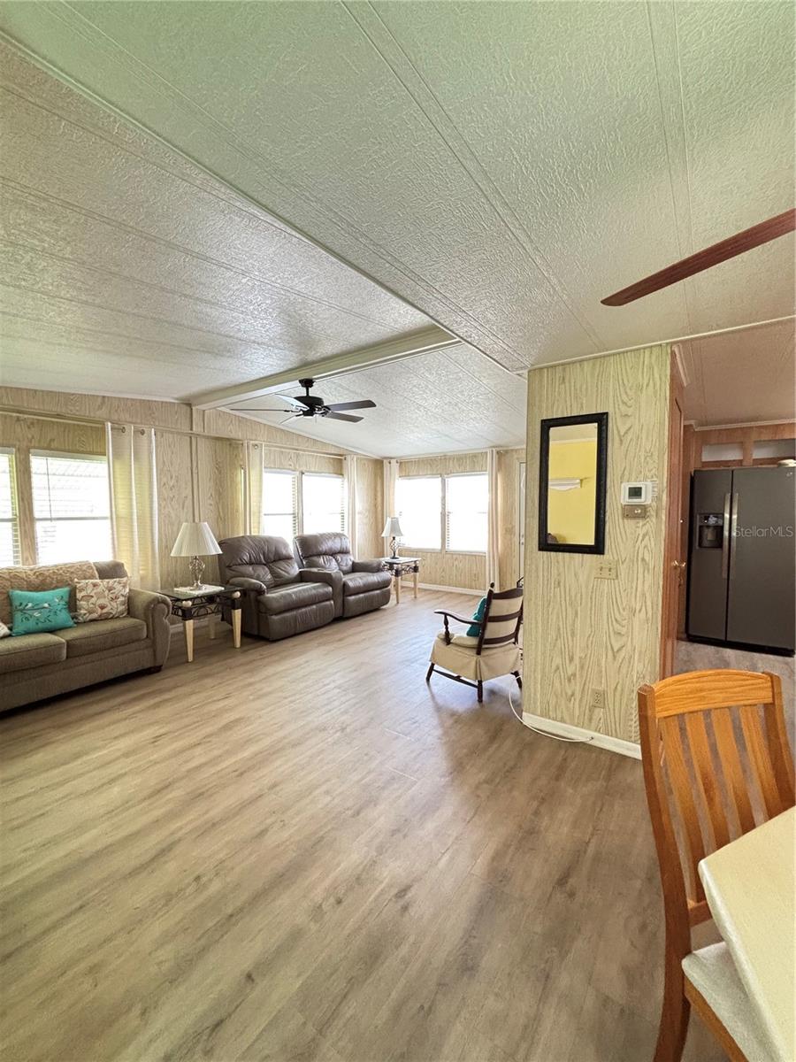 Image 10 of 27 For 5619 Bayshore Road 469