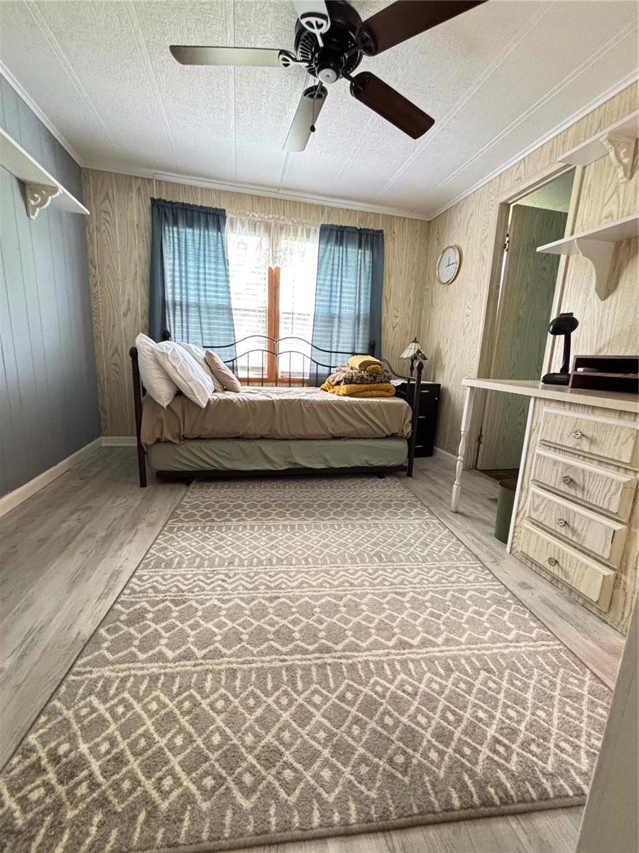 Image 13 of 27 For 5619 Bayshore Road 469