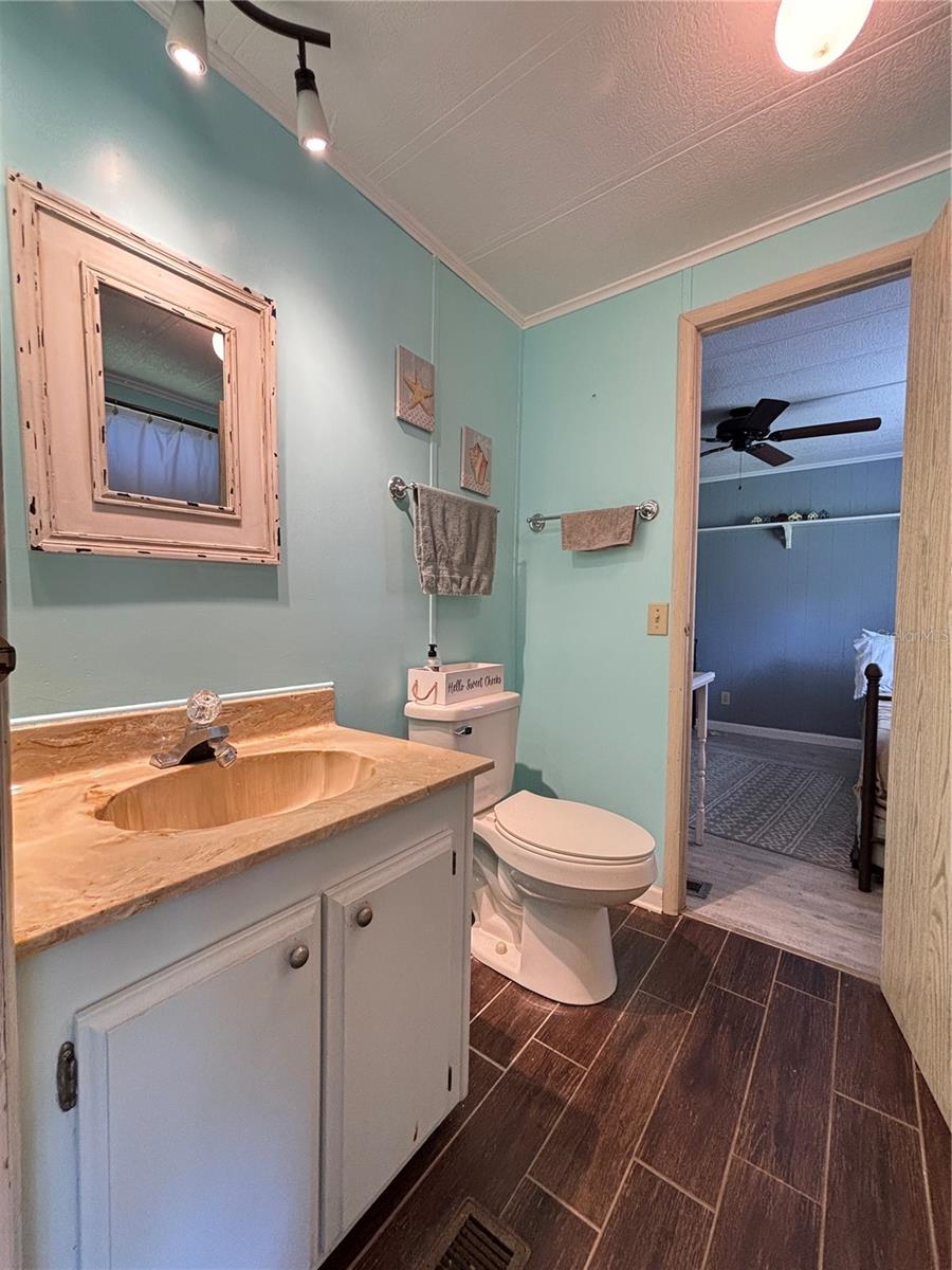 Image 14 of 27 For 5619 Bayshore Road 469