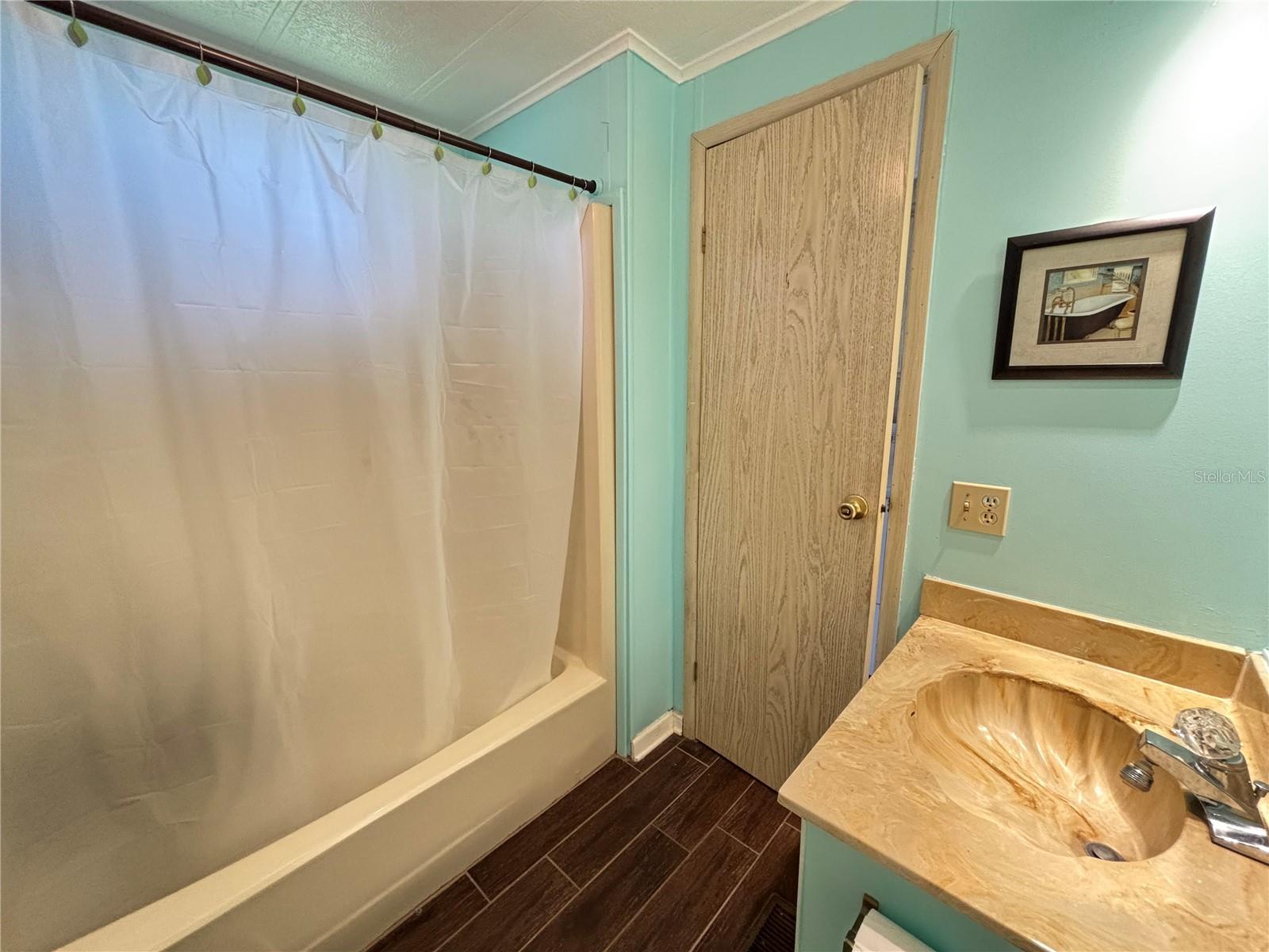 Image 15 of 27 For 5619 Bayshore Road 469