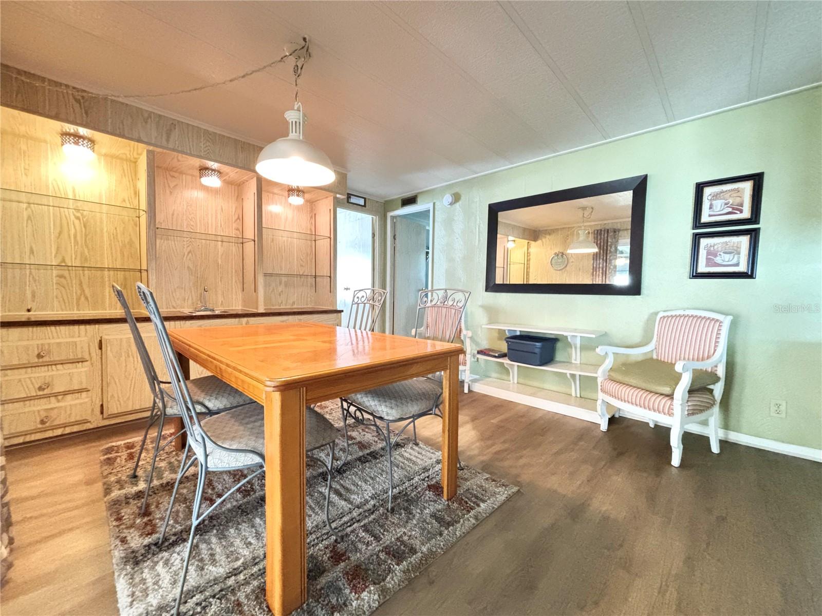 Image 17 of 27 For 5619 Bayshore Road 469