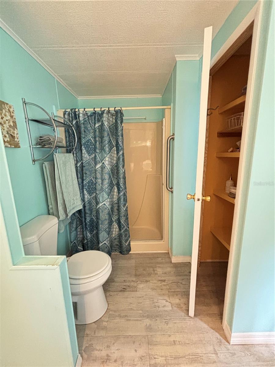 Image 20 of 27 For 5619 Bayshore Road 469