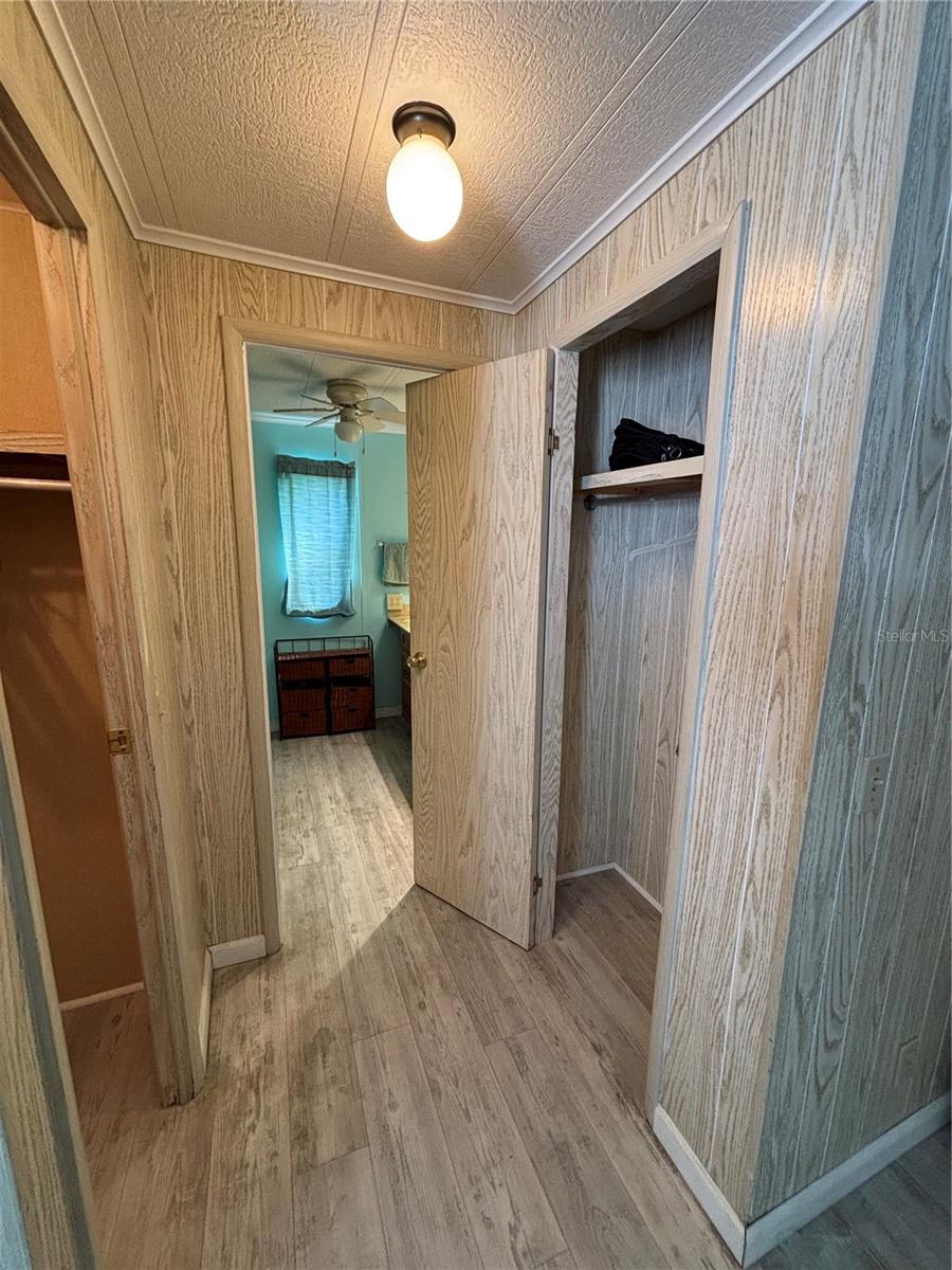 Image 21 of 27 For 5619 Bayshore Road 469