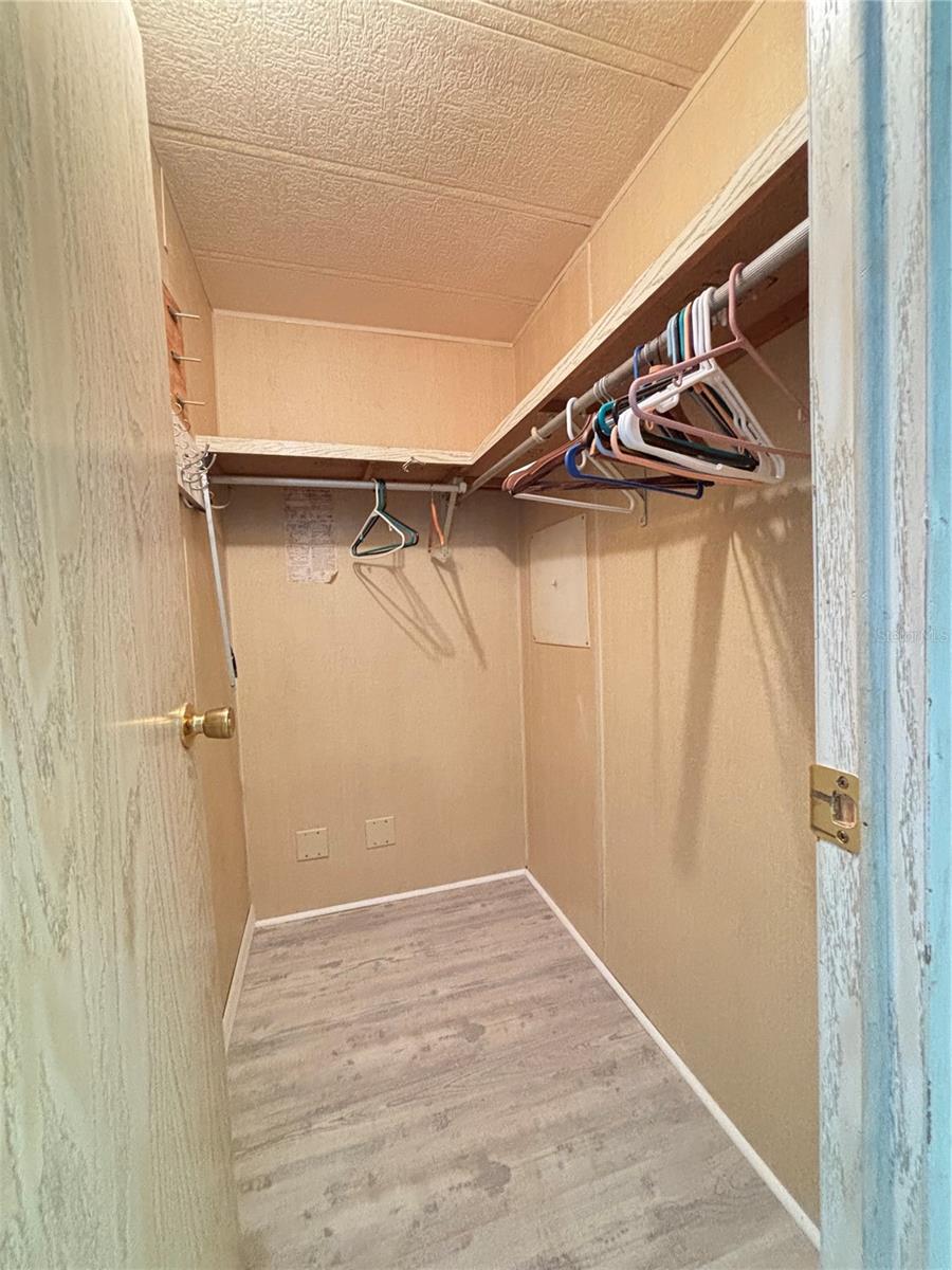 Image 22 of 27 For 5619 Bayshore Road 469