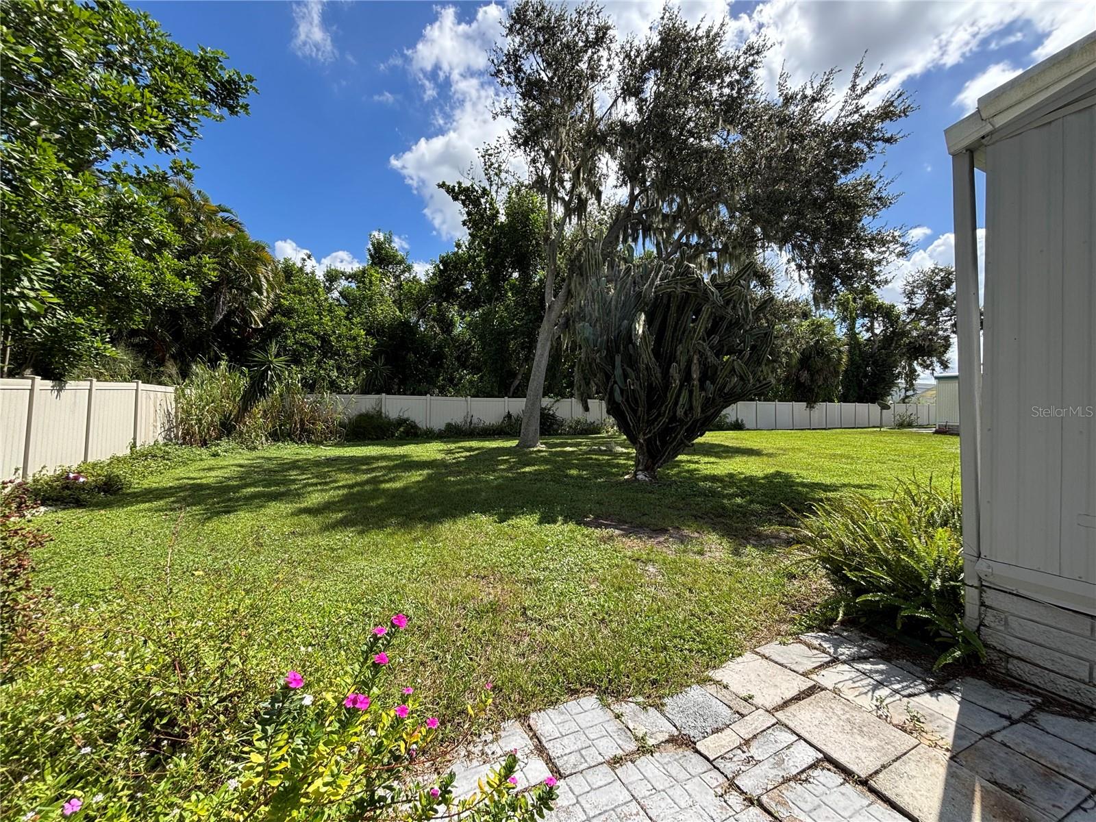 Image 25 of 27 For 5619 Bayshore Road 469