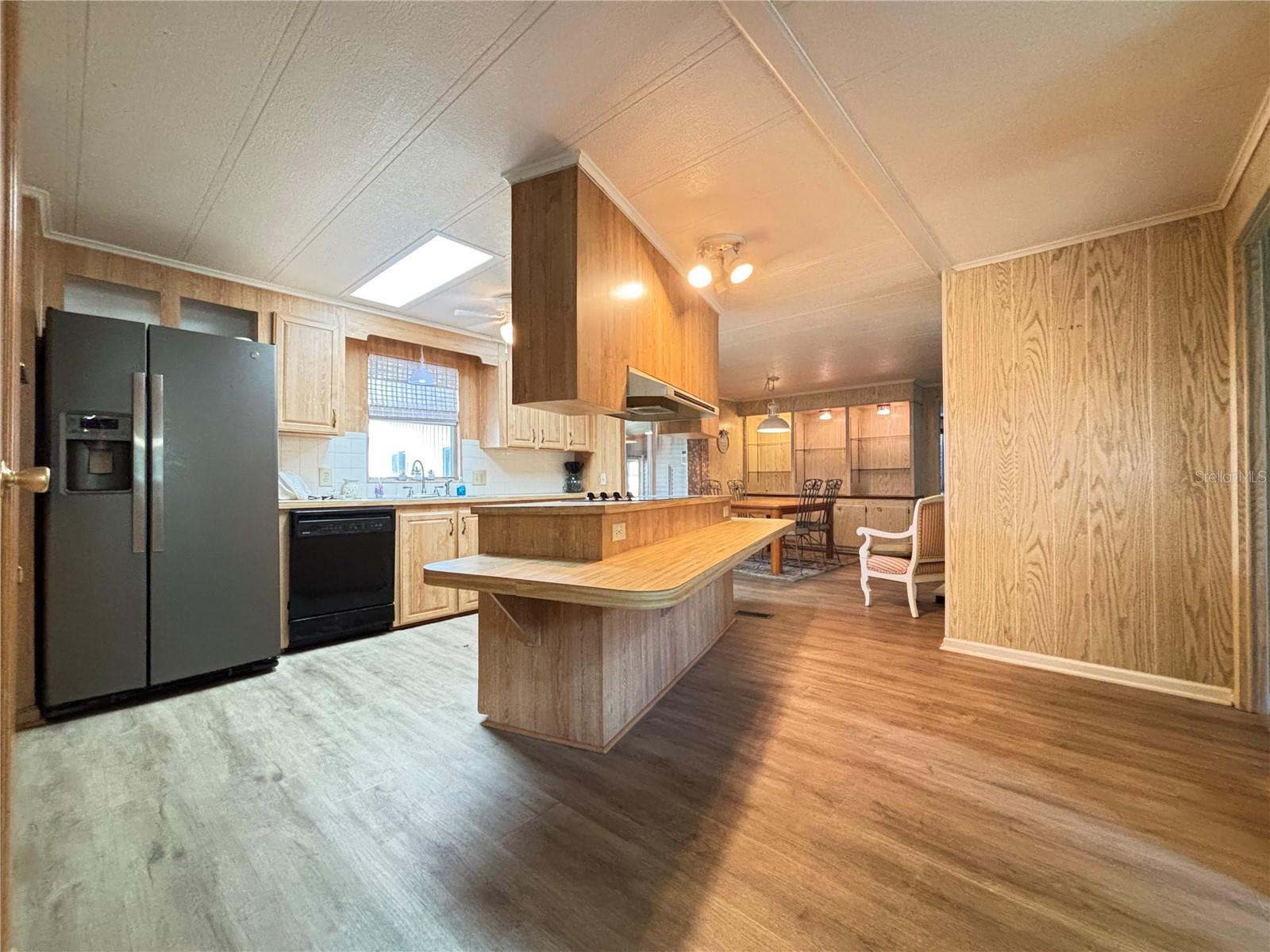 Image 3 of 27 For 5619 Bayshore Road 469