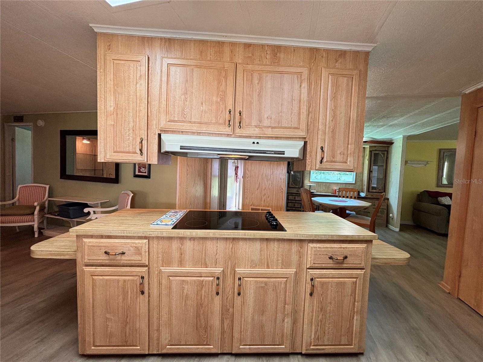 Image 5 of 27 For 5619 Bayshore Road 469