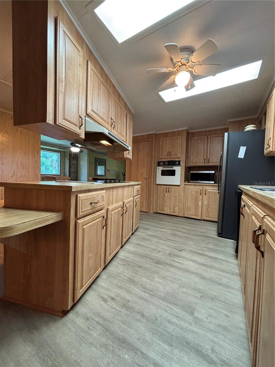 Image 6 of 27 For 5619 Bayshore Road 469