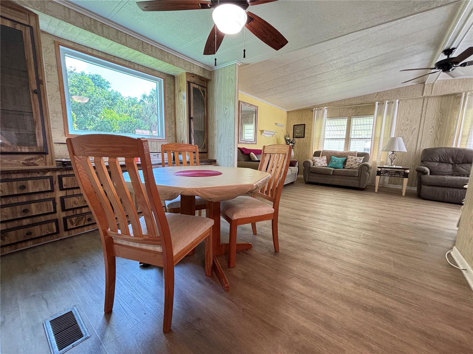 Image 8 of 27 For 5619 Bayshore Road 469