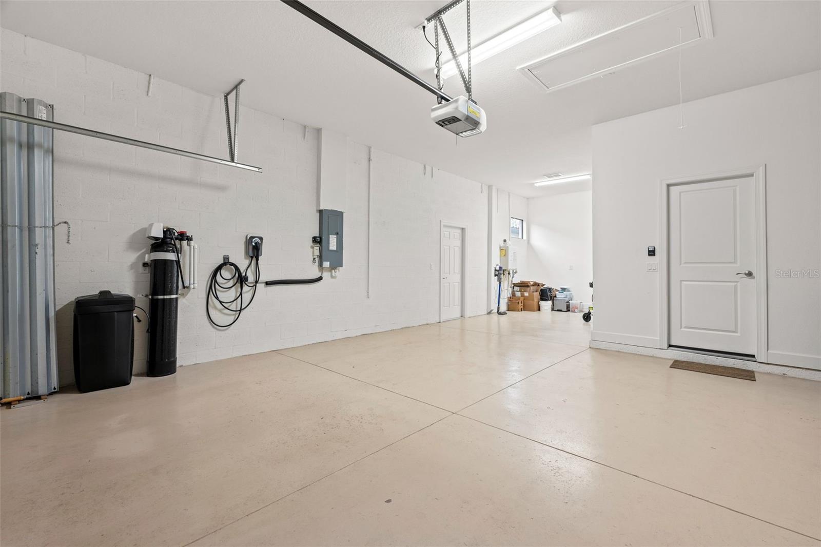 Image 19 of 68 For 8725 Amaretto Avenue