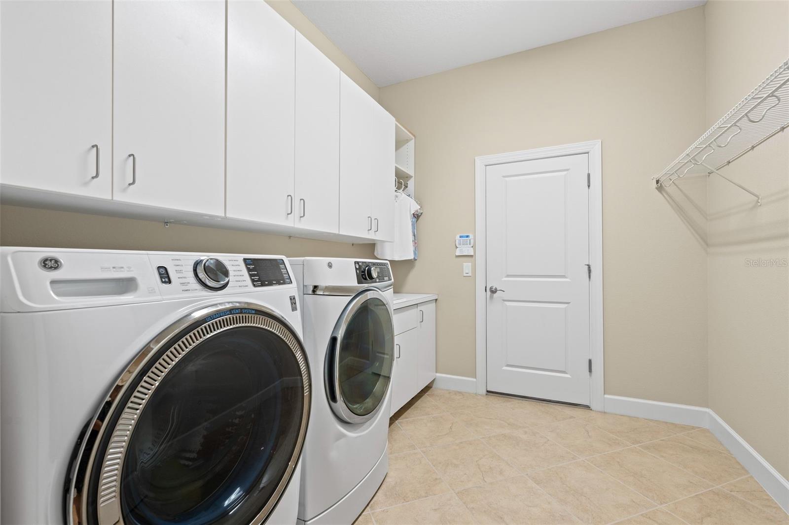 Image 22 of 68 For 8725 Amaretto Avenue