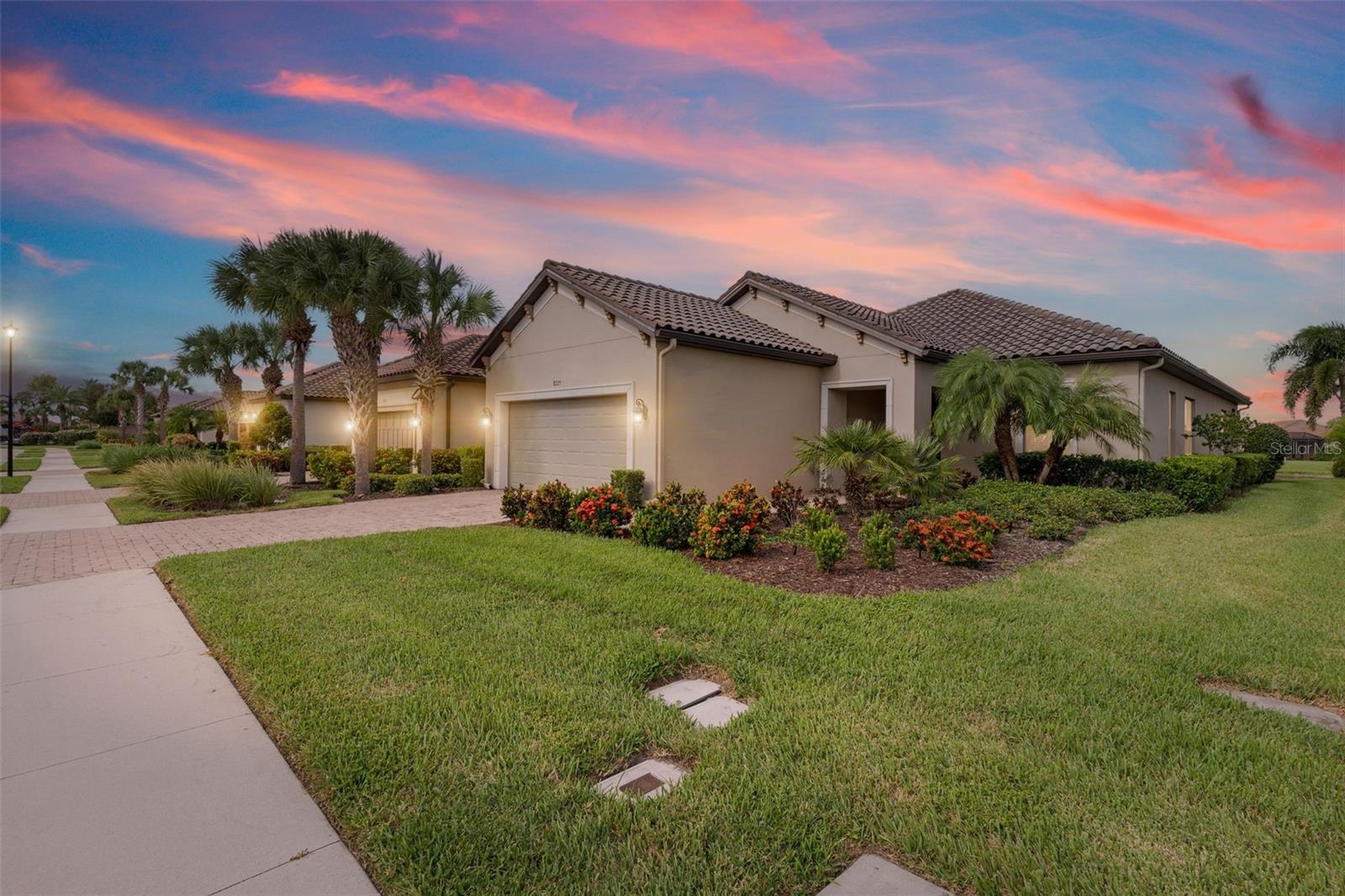 Image 4 of 68 For 8725 Amaretto Avenue