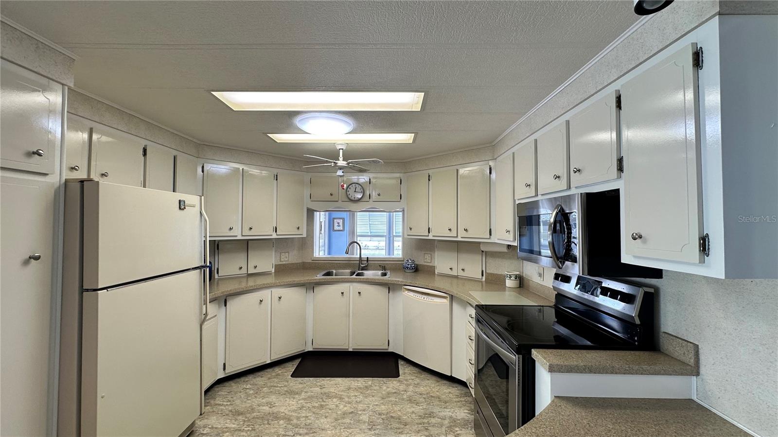 Image 13 of 44 For 5619 Bayshore Road 163