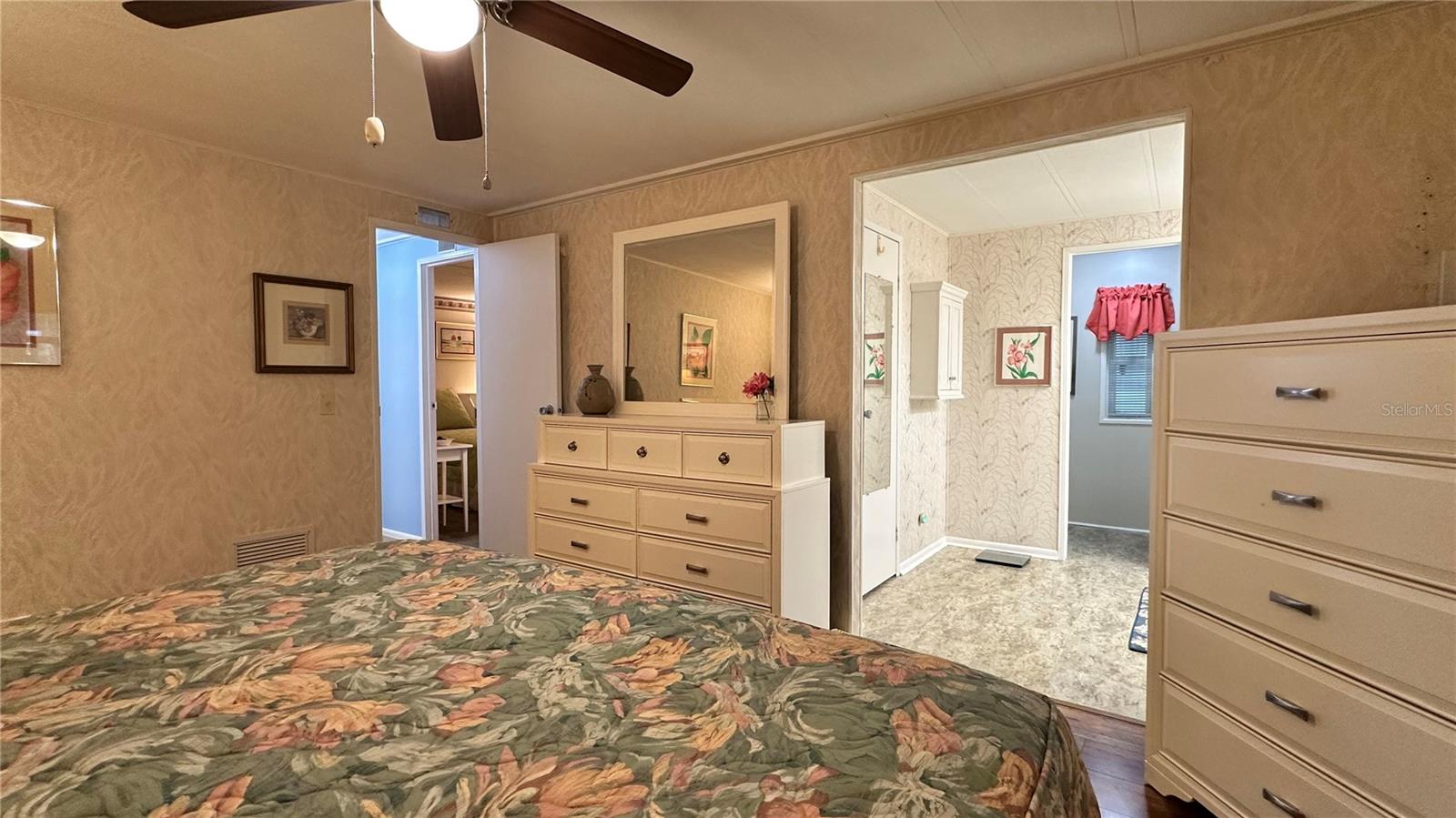 Image 19 of 44 For 5619 Bayshore Road 163
