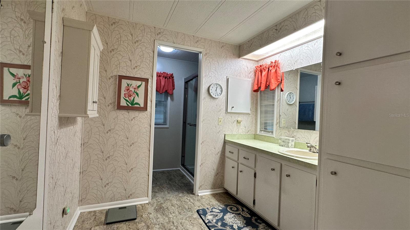 Image 21 of 44 For 5619 Bayshore Road 163