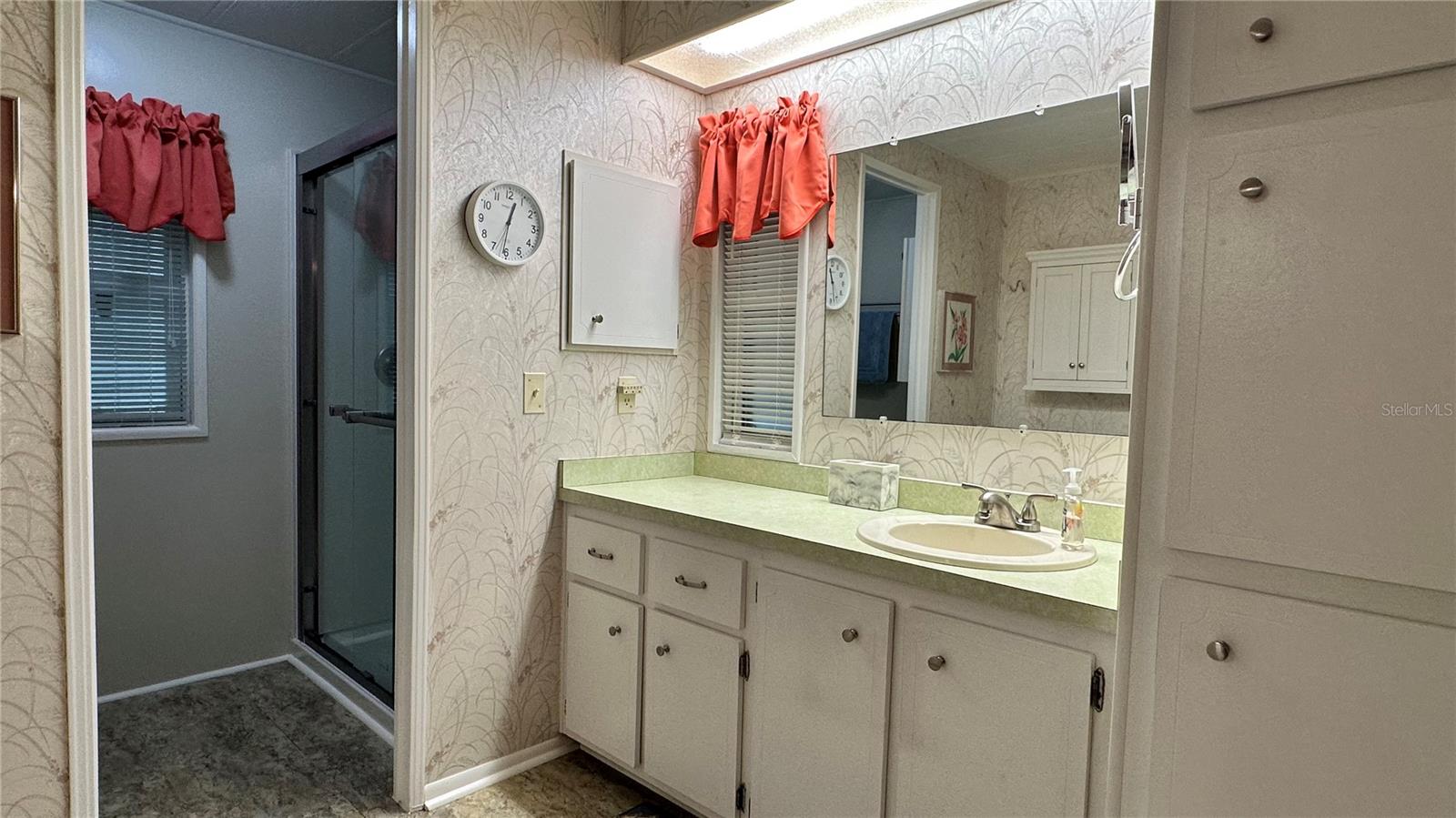 Image 22 of 44 For 5619 Bayshore Road 163