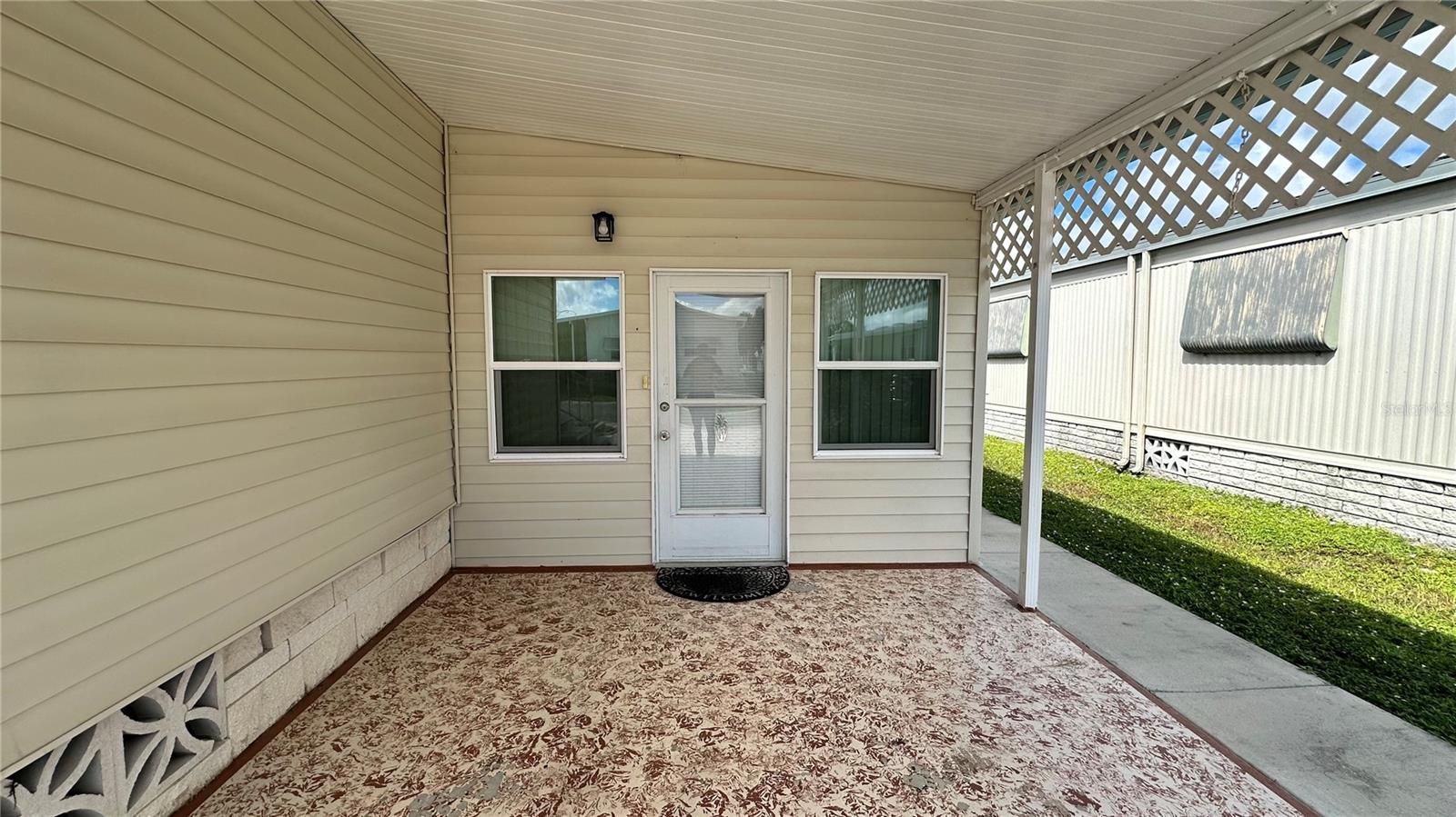 Image 33 of 44 For 5619 Bayshore Road 163