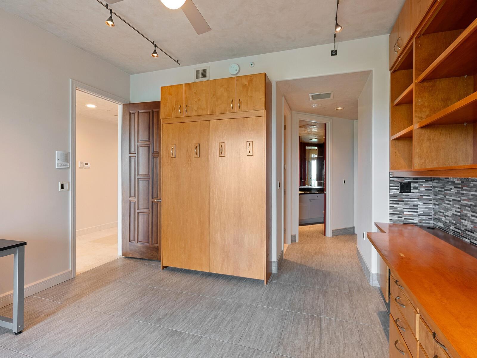 Image 30 of 50 For 655 Longboat Club Road 16b