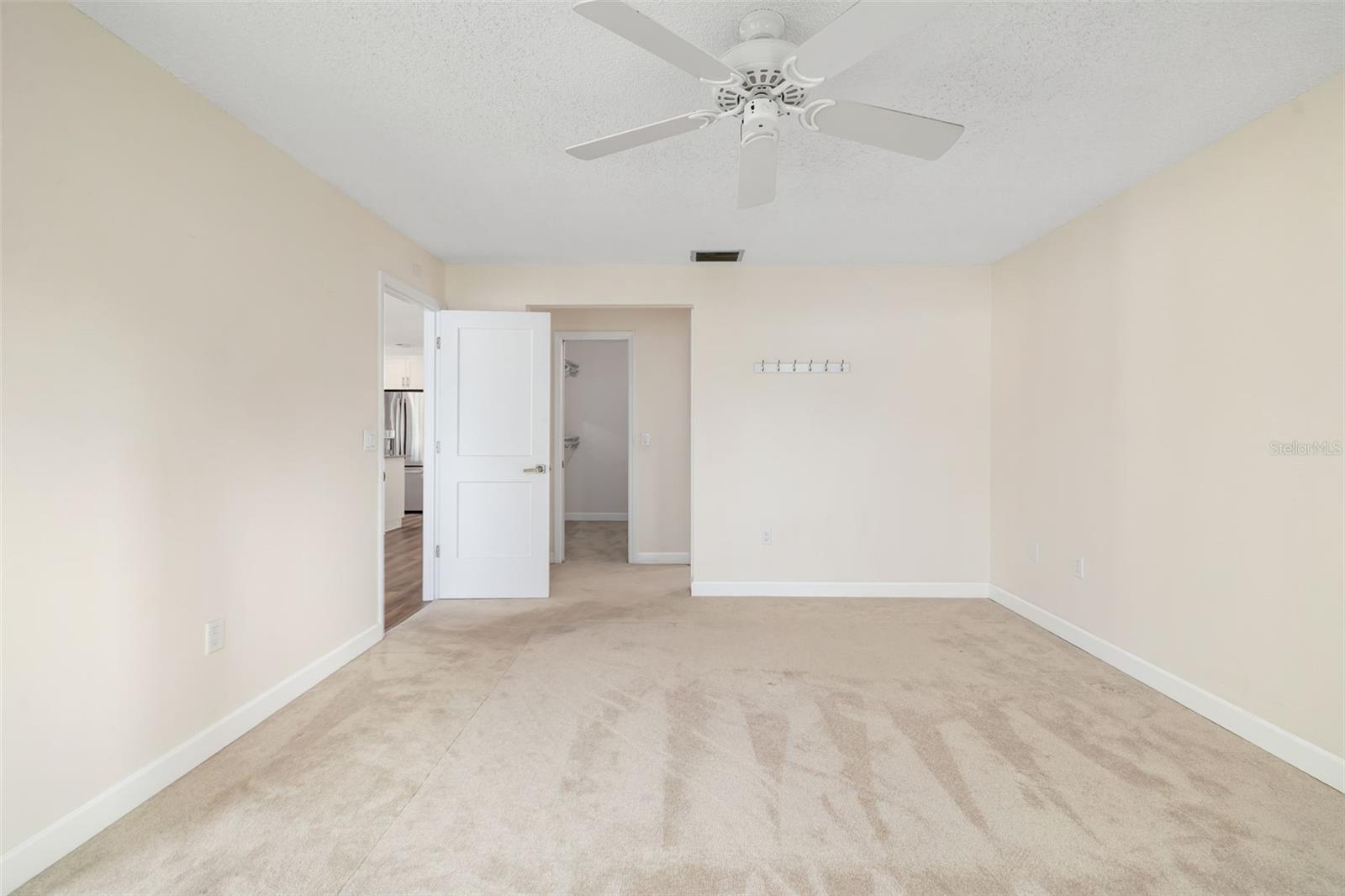 Image 19 of 43 For 3500 Village Court 221
