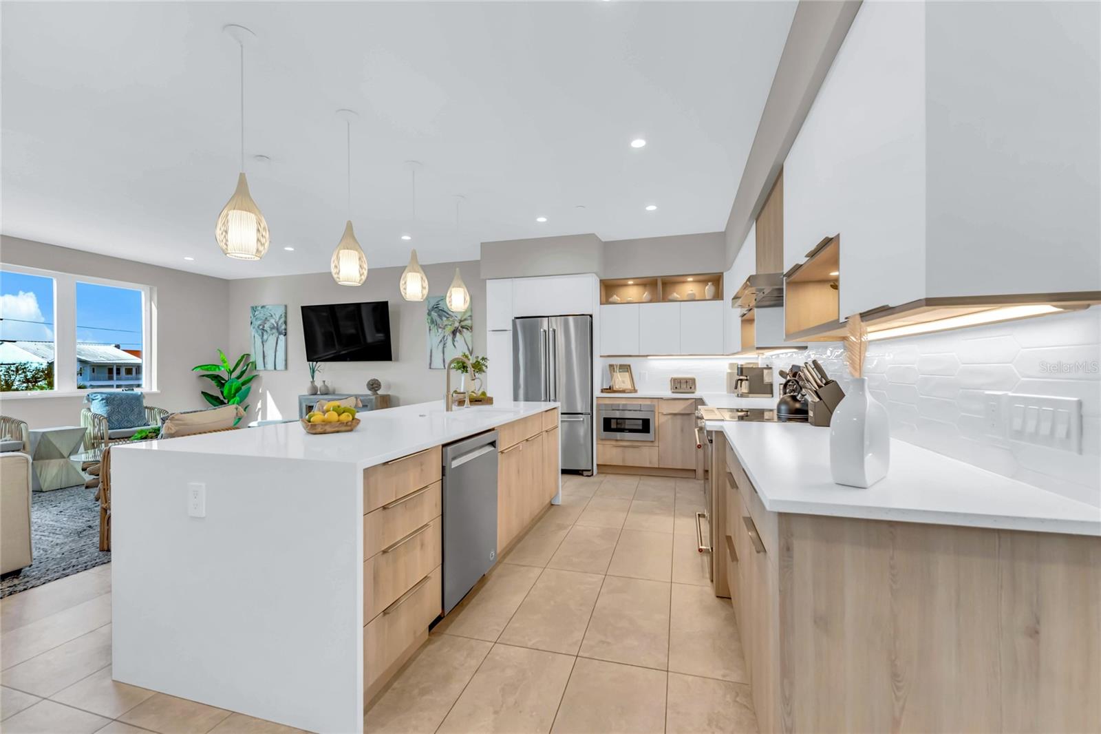 Image 16 of 69 For 329 Beach Road B