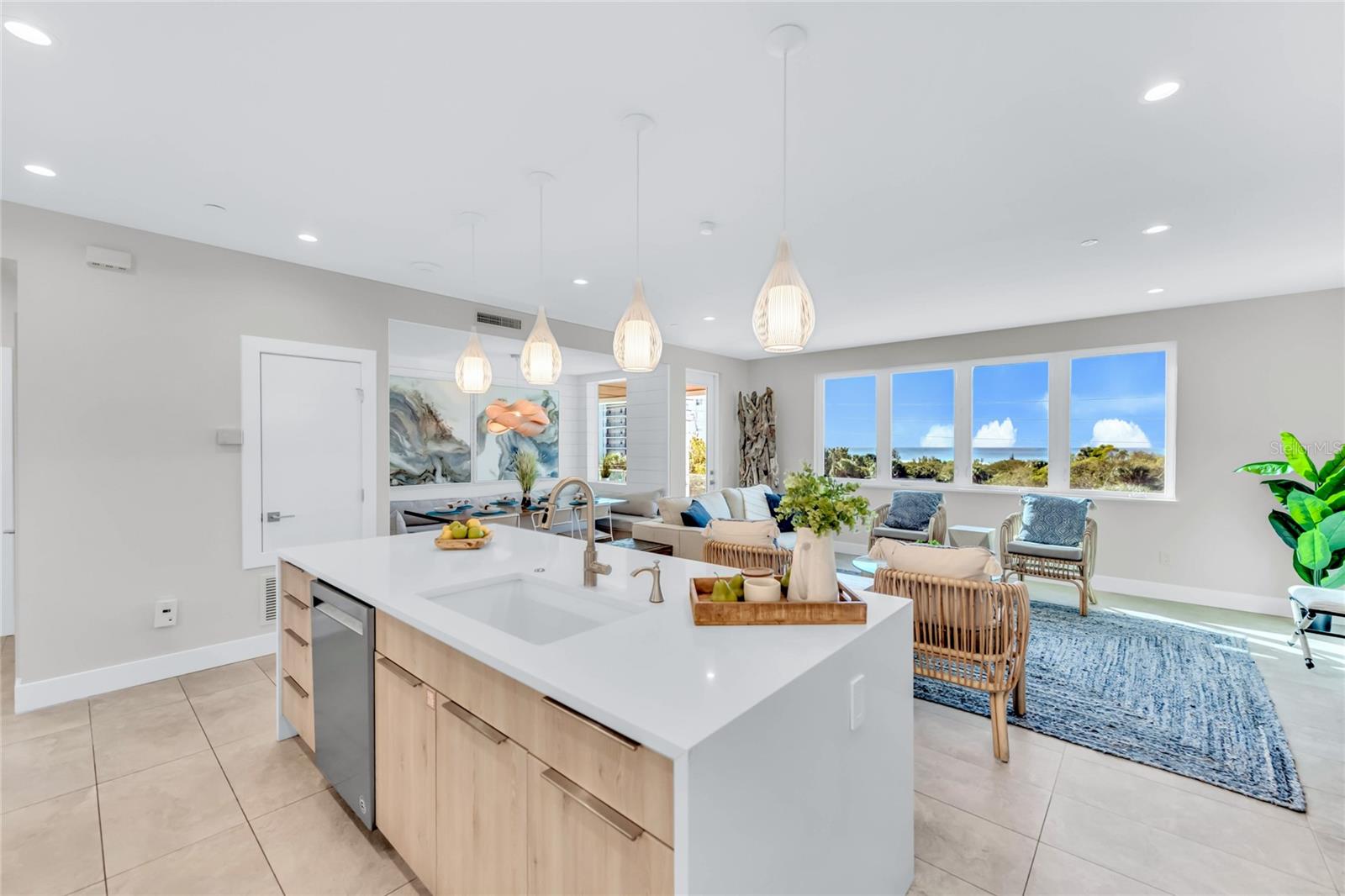 Image 18 of 69 For 329 Beach Road B