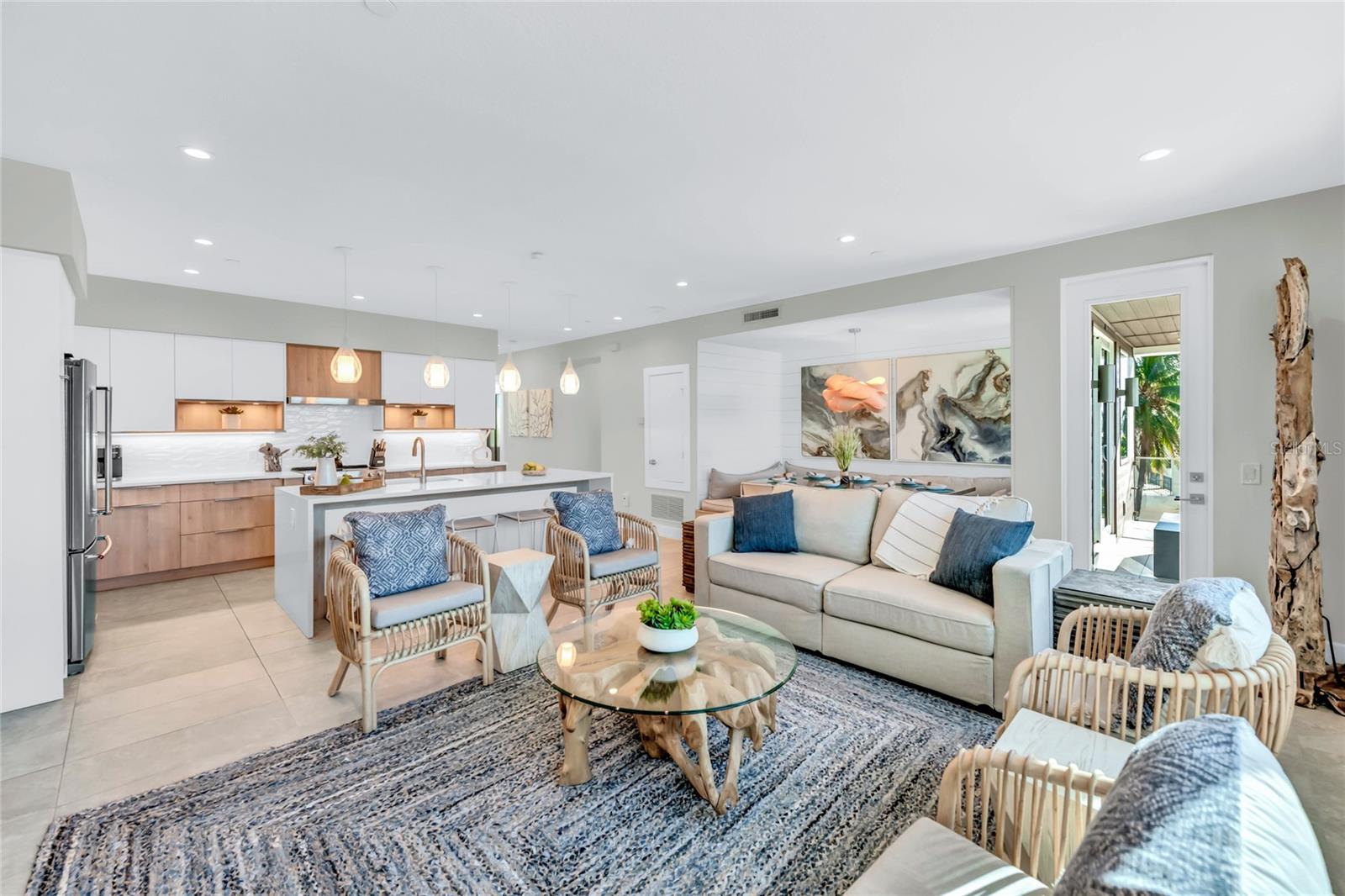 Image 20 of 69 For 329 Beach Road B