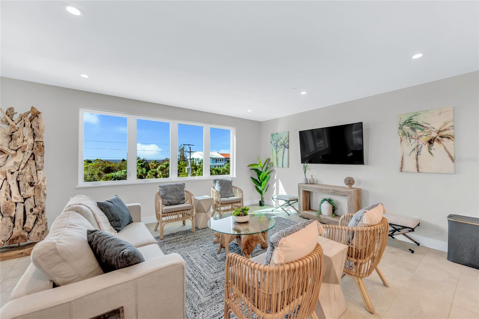 Image 25 of 69 For 329 Beach Road B