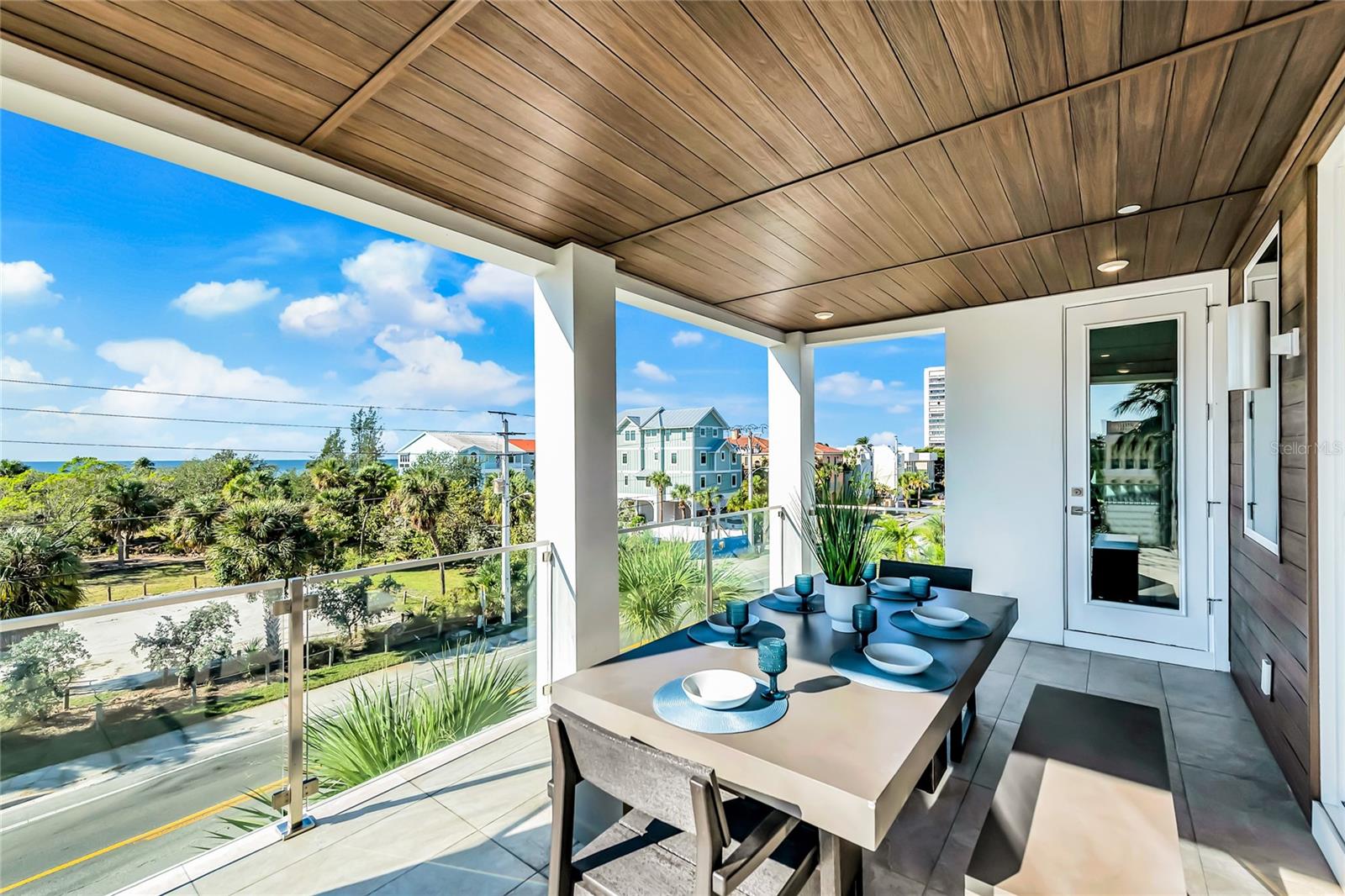 Image 28 of 69 For 329 Beach Road B