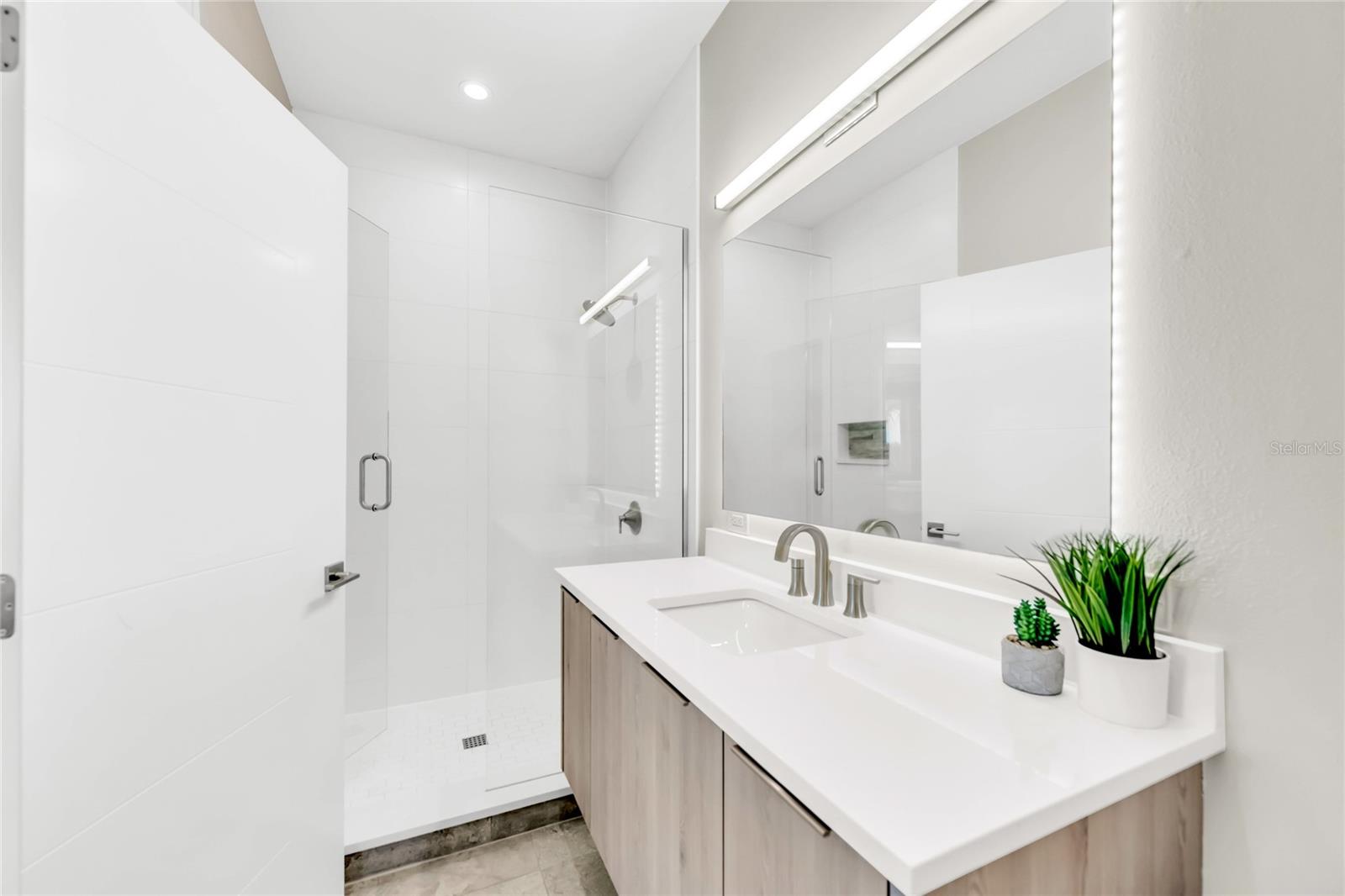 Image 37 of 69 For 329 Beach Road B