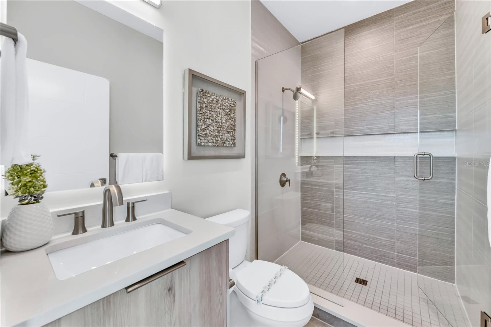 Image 38 of 69 For 329 Beach Road B