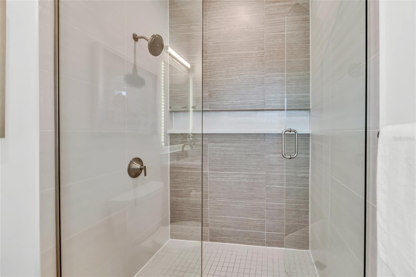 Image 39 of 69 For 329 Beach Road B