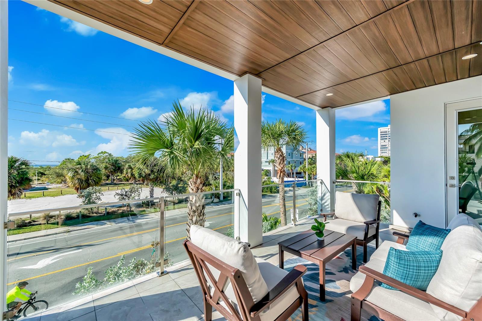 Image 44 of 69 For 329 Beach Road B