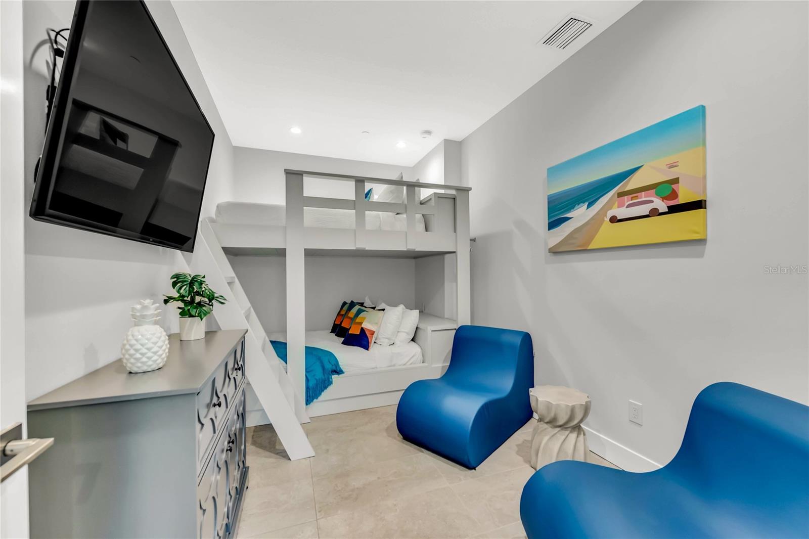 Image 45 of 69 For 329 Beach Road B