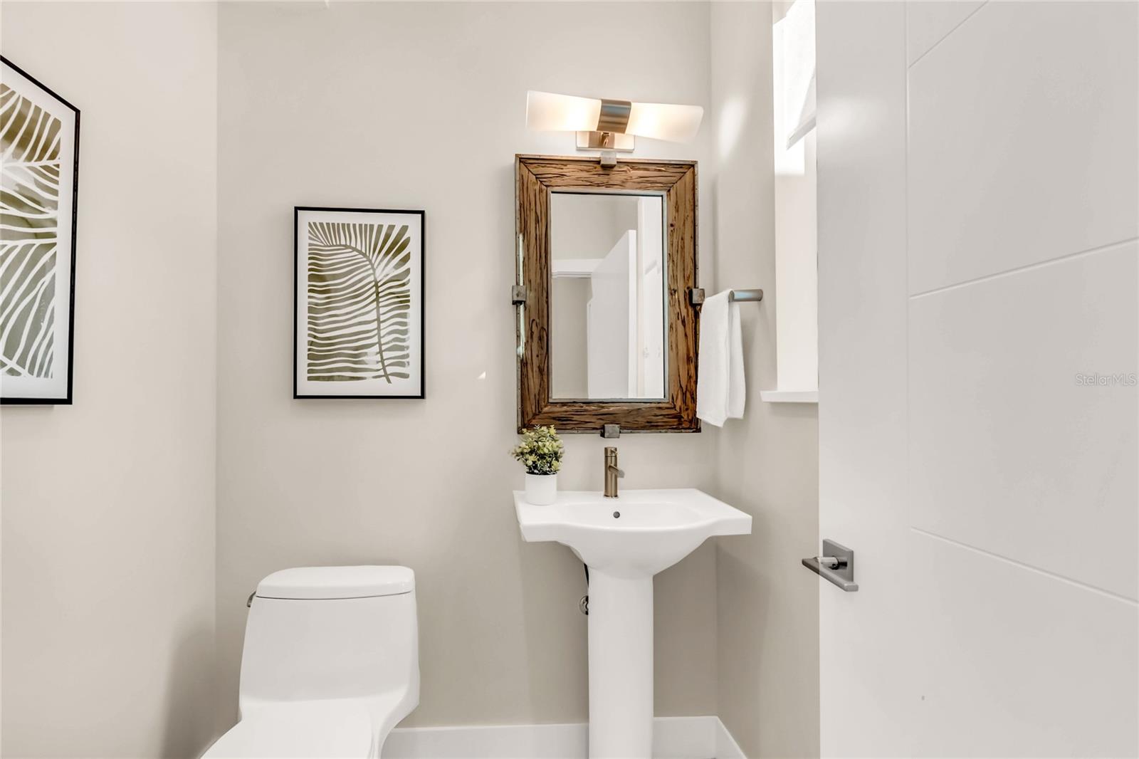 Image 46 of 69 For 329 Beach Road B