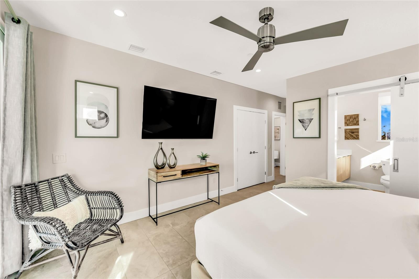 Image 49 of 69 For 329 Beach Road B