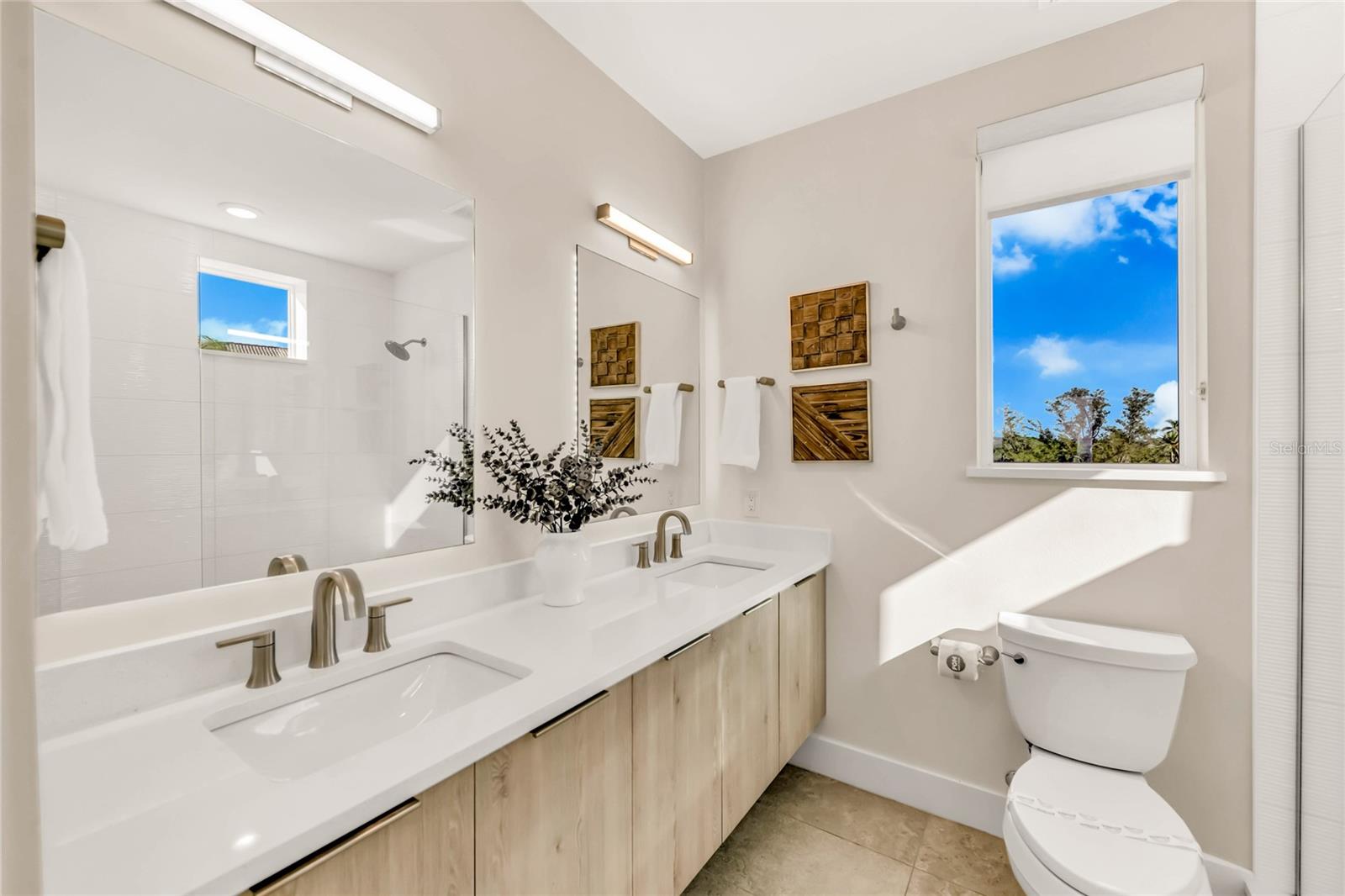 Image 50 of 69 For 329 Beach Road B