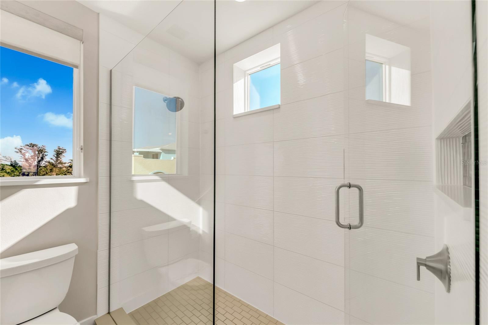 Image 51 of 69 For 329 Beach Road B